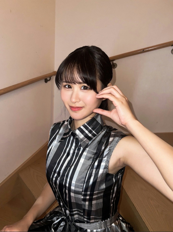 Cô gái từng là đầu bếp Michelin lột xác thành hot girl gợi cảm