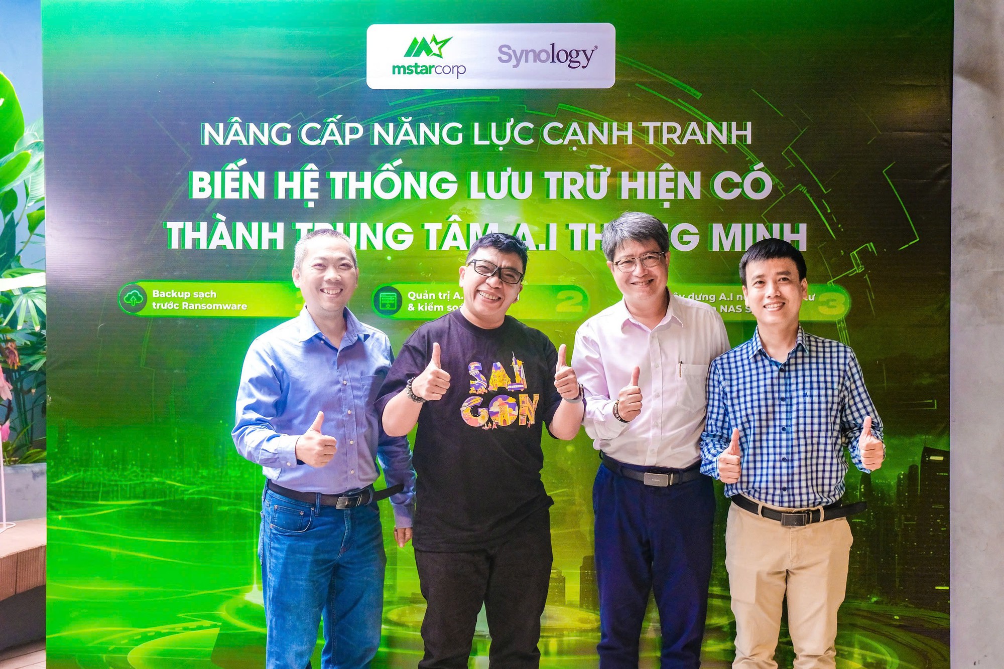 Khách mời trao đổi tại sự kiện về bảo vệ dữ liệu Các khách mời tham dự thảo luận tại workshop