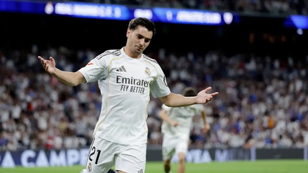 Ngôi sao Morocco từng giành Scudettto trong màu áo AC Milan. Ngôi sao Morocco từng giành Scudettto trong màu áo AC Milan.