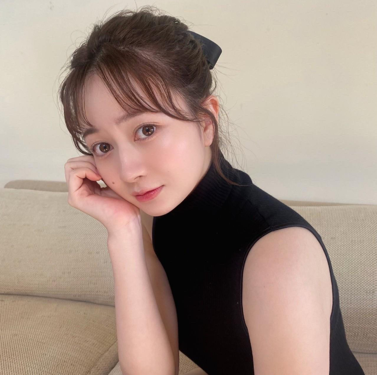 Yuna Ego khoe sắc trong concept mùa hè
