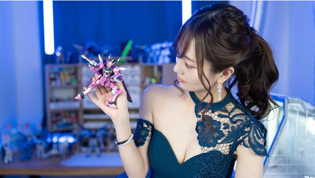 Rei Takane tạo dấu ấn riêng trên mạng xã hội với kênh Cabapla YouTuber Rei Takane nổi tiếng với Gunpla