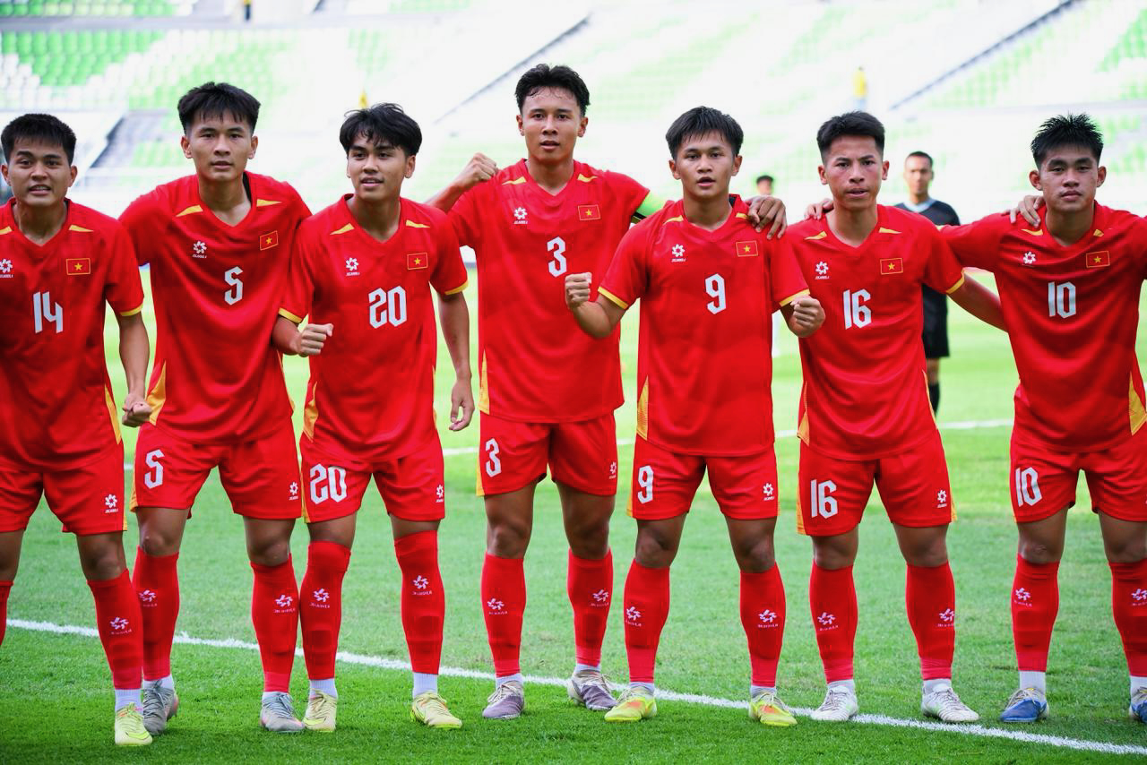 Hoàng Công Hậu (số 9) sẽ là át chủ bài của U19 Việt Nam ở giải Đông Nam Á? Hoàng Công Hậu số 9 trên sân