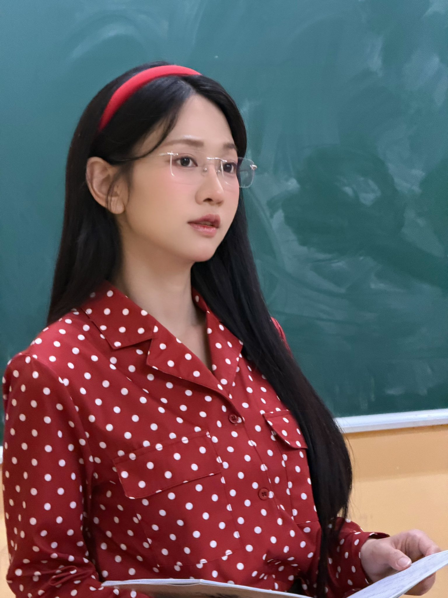 Cả TikTok hóa Lê Bống: Miệng ngậm cọ, tay tô màu, mắt nhìn xa xăm- Ảnh 13. Lê Bống với nhiều thay đổi về hình tượng qua thời gian