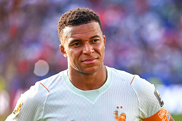 Kylian Mbappe trong màu áo tuyển Pháp.