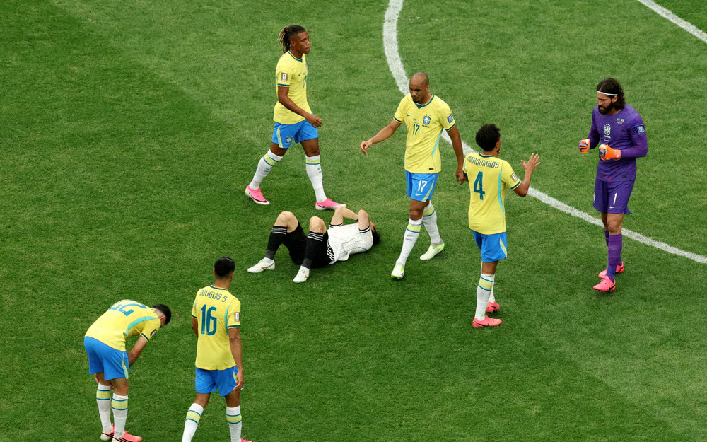 Nhật Bản phòng ngự rất chặt khiến Brazil gặp nhiều khó khăn
