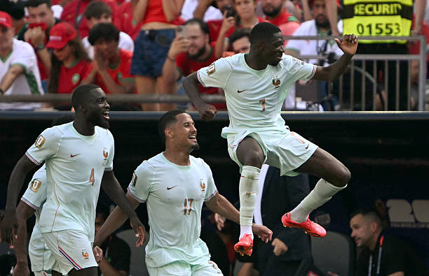 Ousmane Dembele nhân đôi cách biệt cho tuyển Pháp Ousmane Dembele nhân đôi cách biệt cho tuyển Pháp