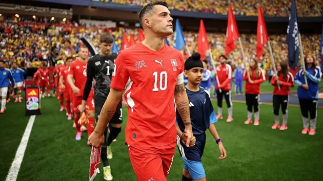 Xhaka cùng tuyển Thụy Sĩ
