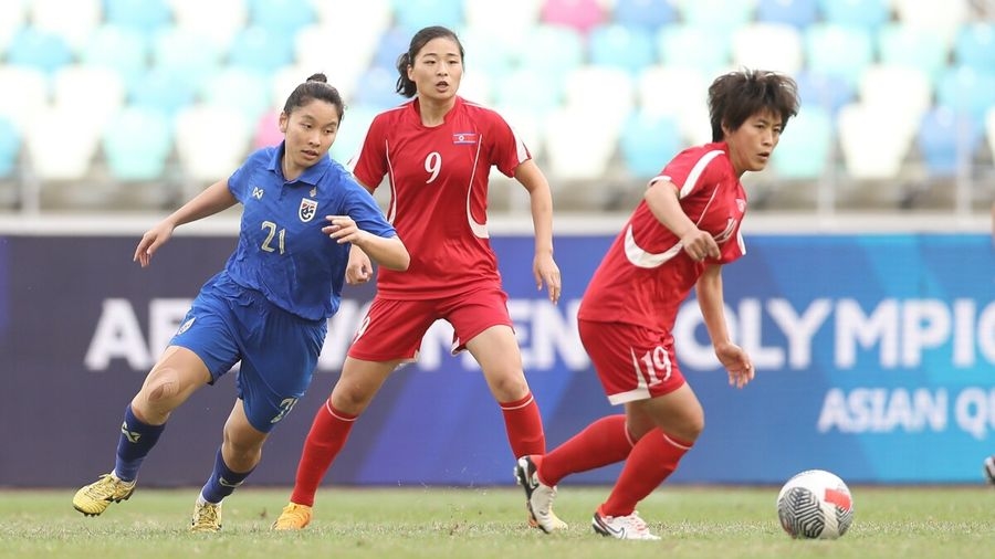Thái Lan (áo xanh) thua đậm trước Triều Tiên. Ảnh: AFC. Thái Lan thua đậm trước Triều Tiên