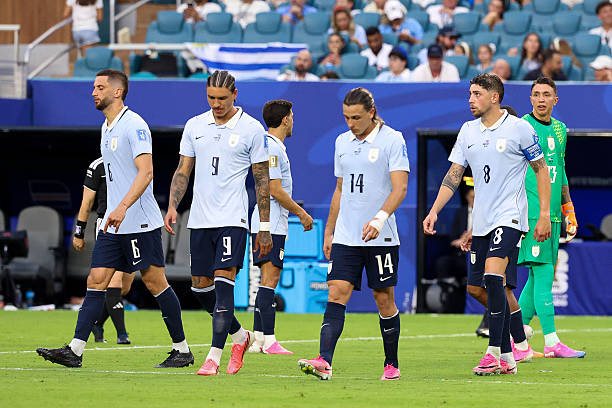 Tuyển Uruguay đứng trước nguy cơ bị loại tại World Cup