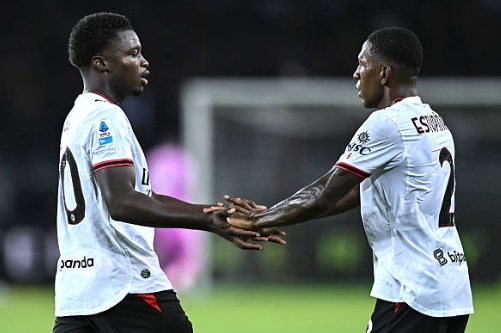Alphadjo Cisse tỏa sáng trong màu áo AC Milan Alphadjo Cisse (cầu thủ bên trái) là ngôi sao trẻ đáng chú ý của Milan.