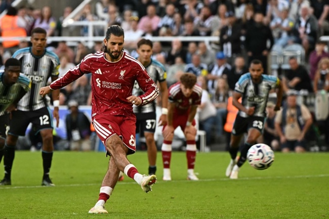 Dominik Szoboszlai gỡ hòa 2-2 cho Liverpool
