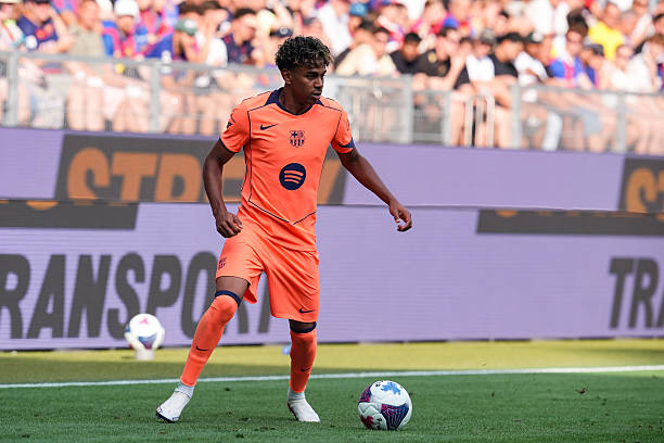 Lamine Yamal đã trở lại cùng Barcelona. Lamine Yamal trở lại Barcelona