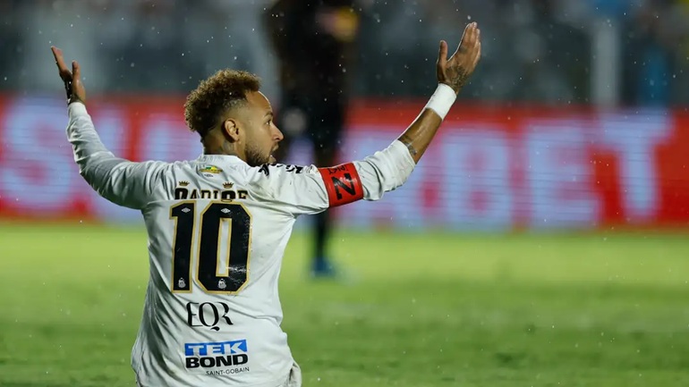 Neymar đã trải qua những giai đoạn khó khăn trong sự nghiệp. Neymar đã trải qua những giai đoạn khó khăn trong sự nghiệp.