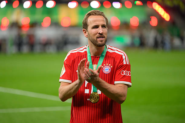 Harry Kane cùng Bayern Munich tại sân tập