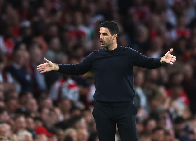 Mikel Arteta đang giúp Arsenal bay cao HLV Mikel Arteta cùng các học trò thi đấu sôi nổi
